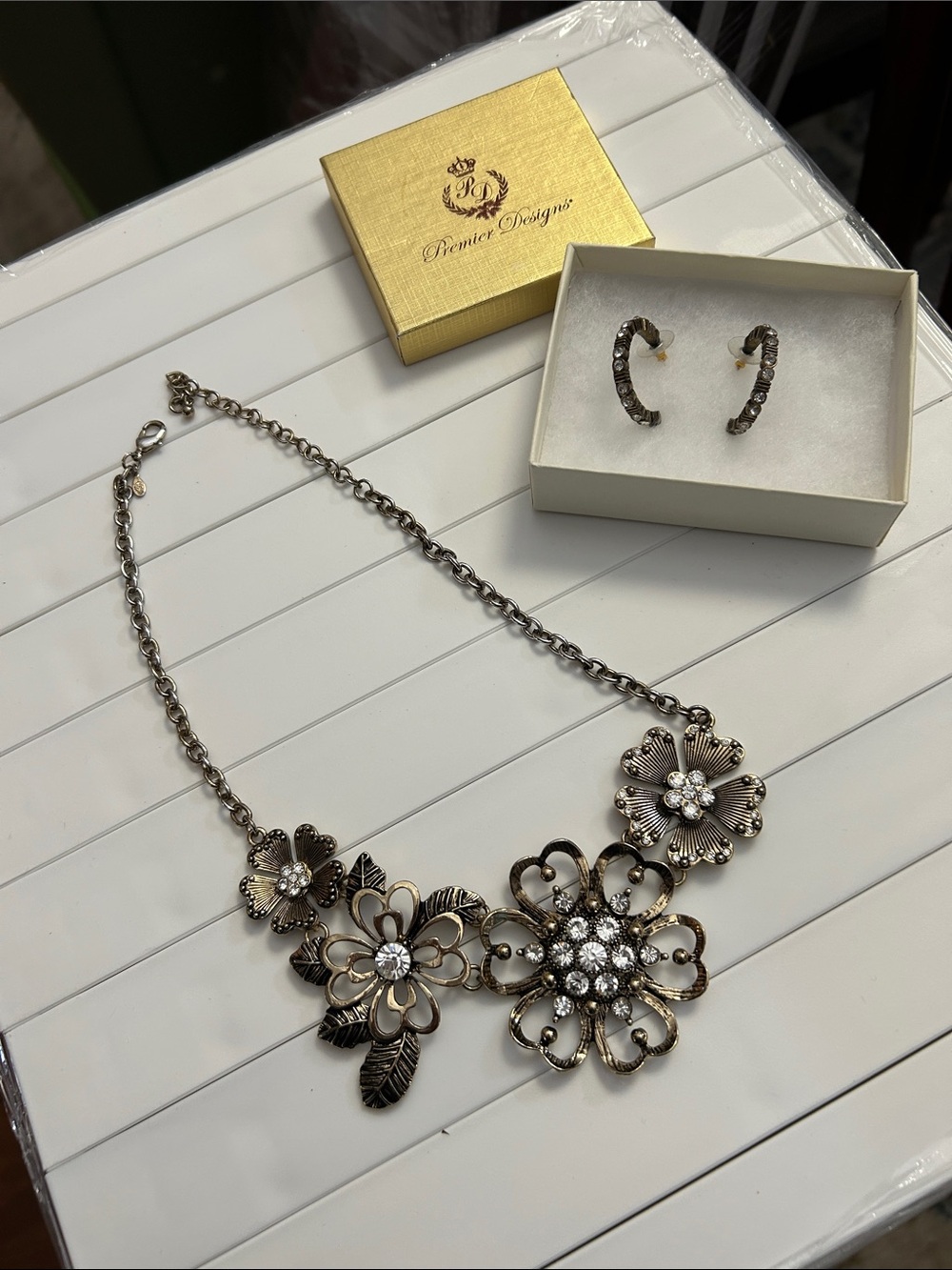 Premier Designs Antique Gold Floral Crystal Necklace